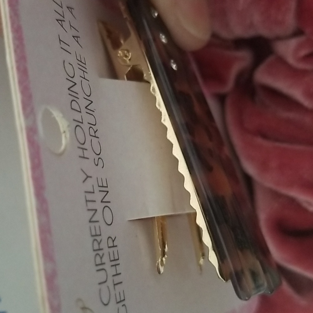 Hair Scrunchies & Hair Clips - Picture 6 of 6